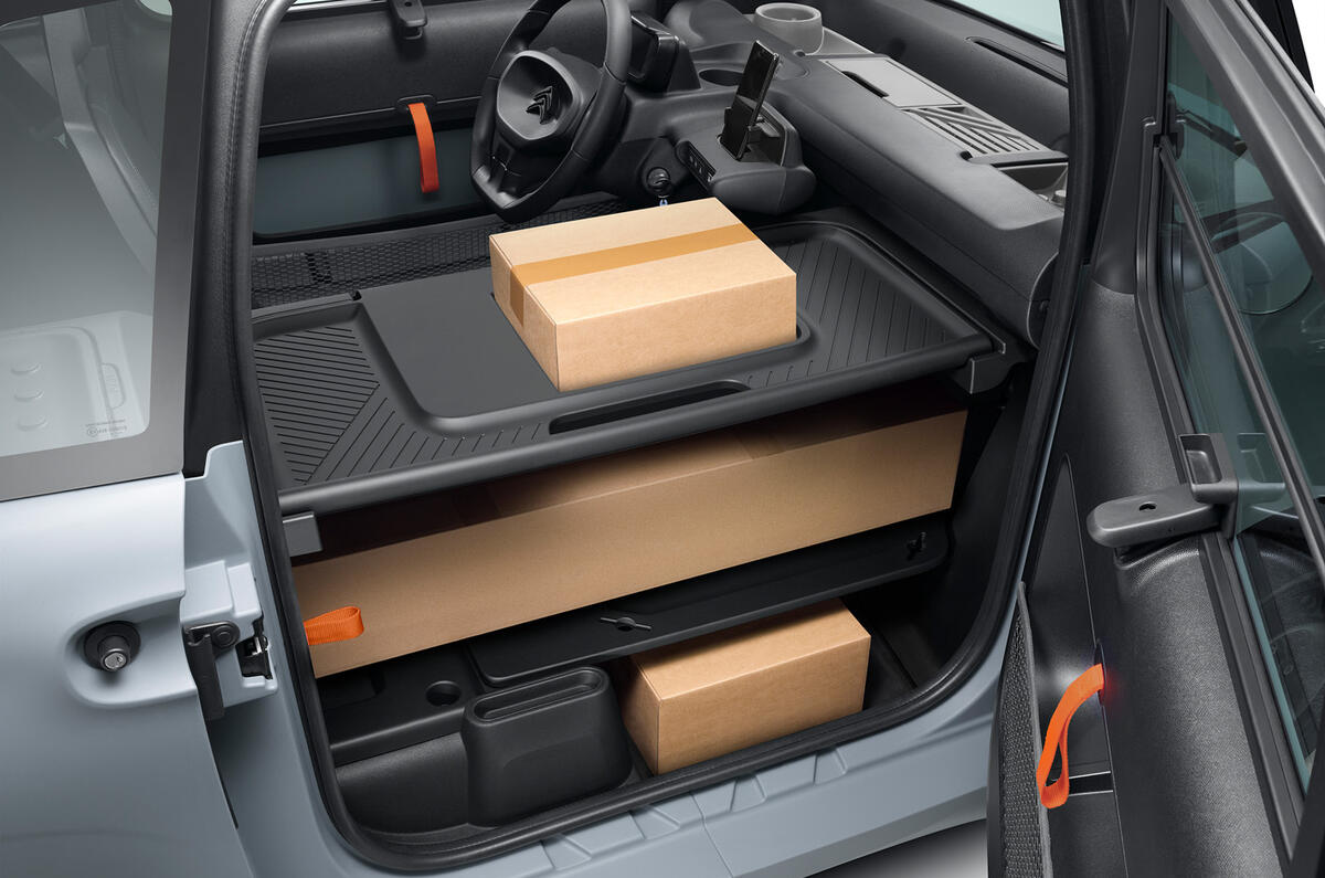 MY AMI CARGO Interior 2 MY AMI CARGO Interior 2