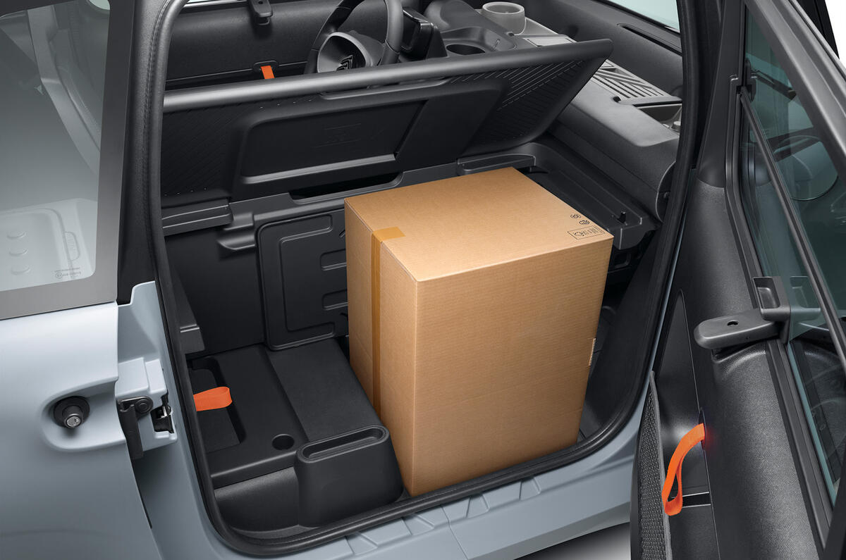 MY AMI CARGO Interior 3 MY AMI CARGO Interior 3