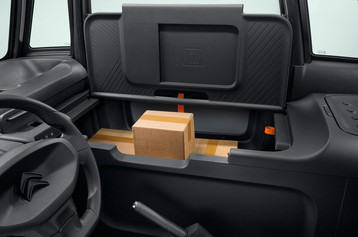 MY AMI CARGO Interior 4 MY AMI CARGO Interior 4