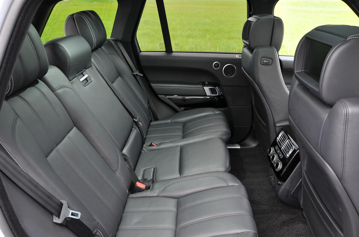 Volvo XC90 D5 Momentum vs Range Rover TDV6 Vogue: