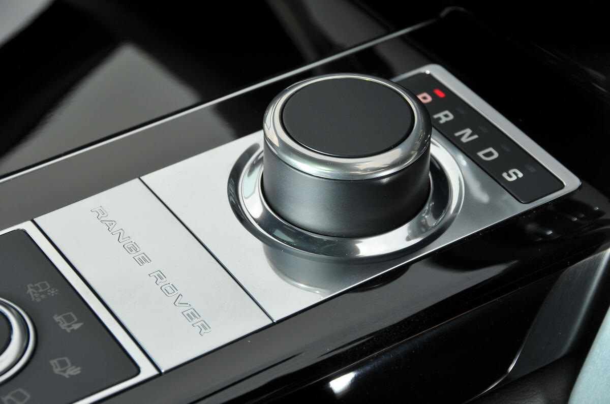 Volvo XC90 D5 Momentum vs Range Rover TDV6 Vogue: