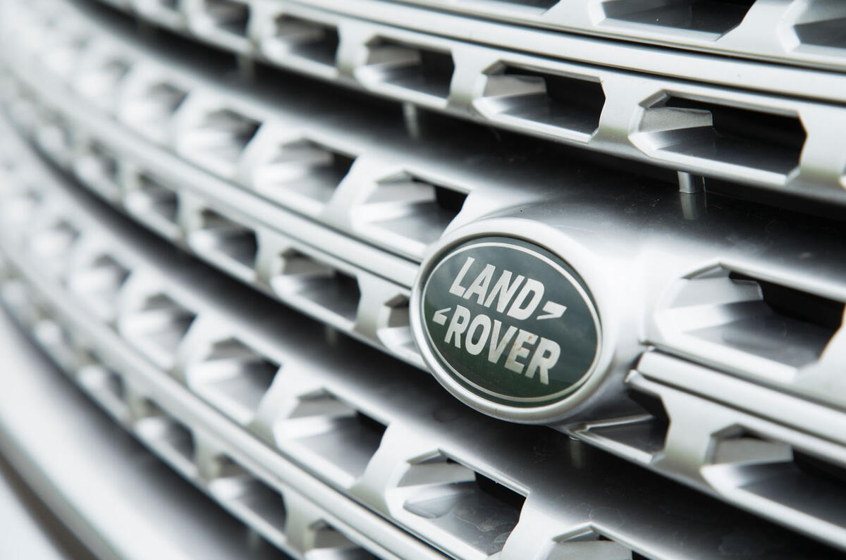 Volvo XC90 D5 Momentum vs Range Rover TDV6 Vogue: