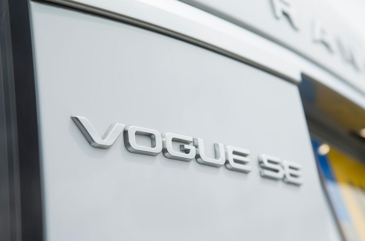 Volvo XC90 D5 Momentum vs Range Rover TDV6 Vogue: