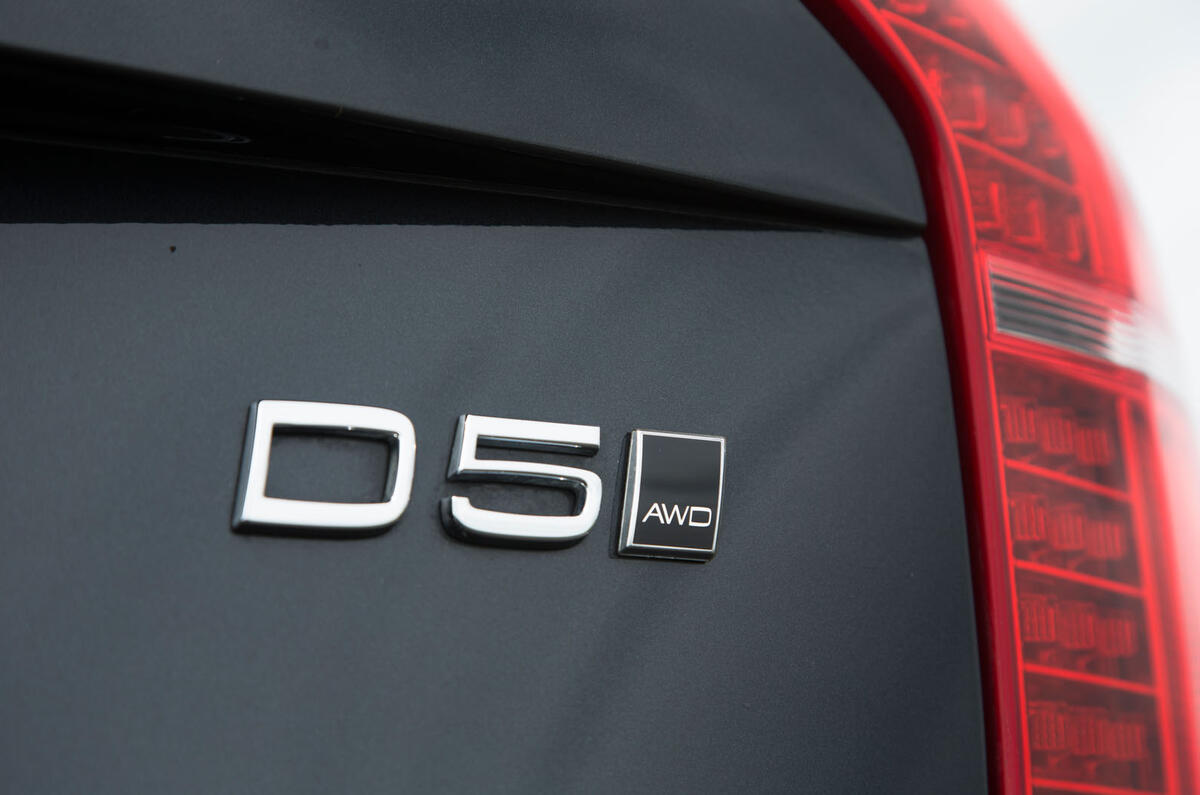 Volvo XC90 D5 Momentum vs Range Rover TDV6 Vogue: