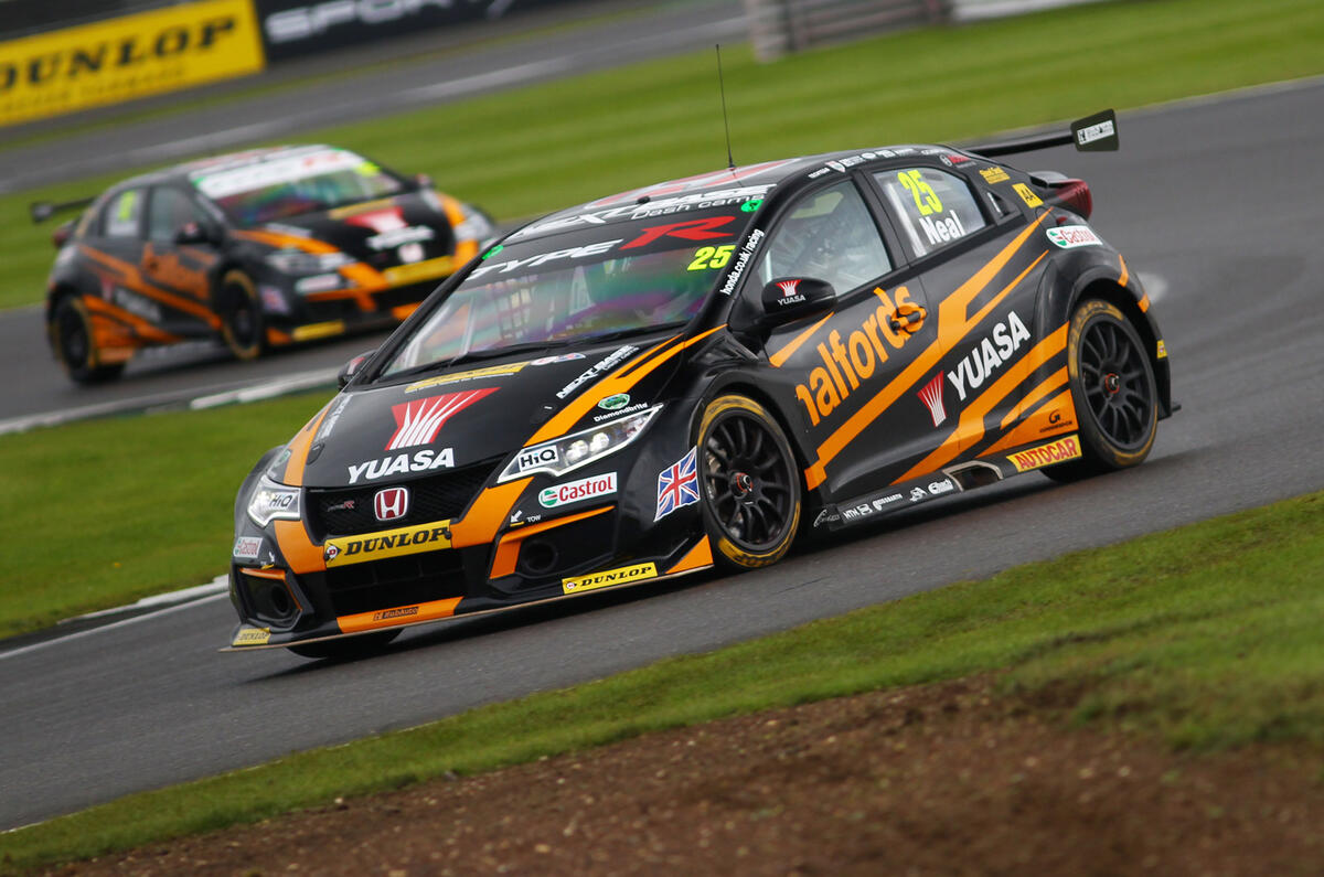 BTCC 2017: Sutton avoids Silverstone carnage to hold title lead