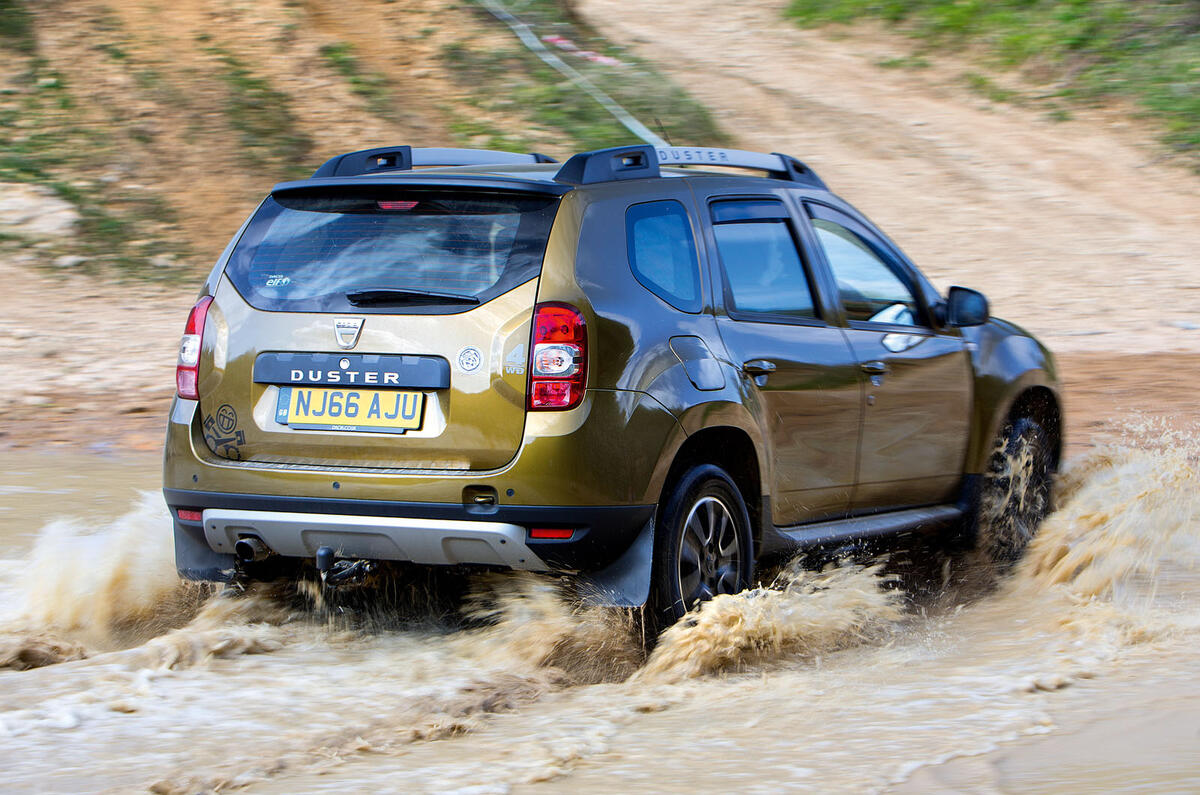 Dacia Duster - wading