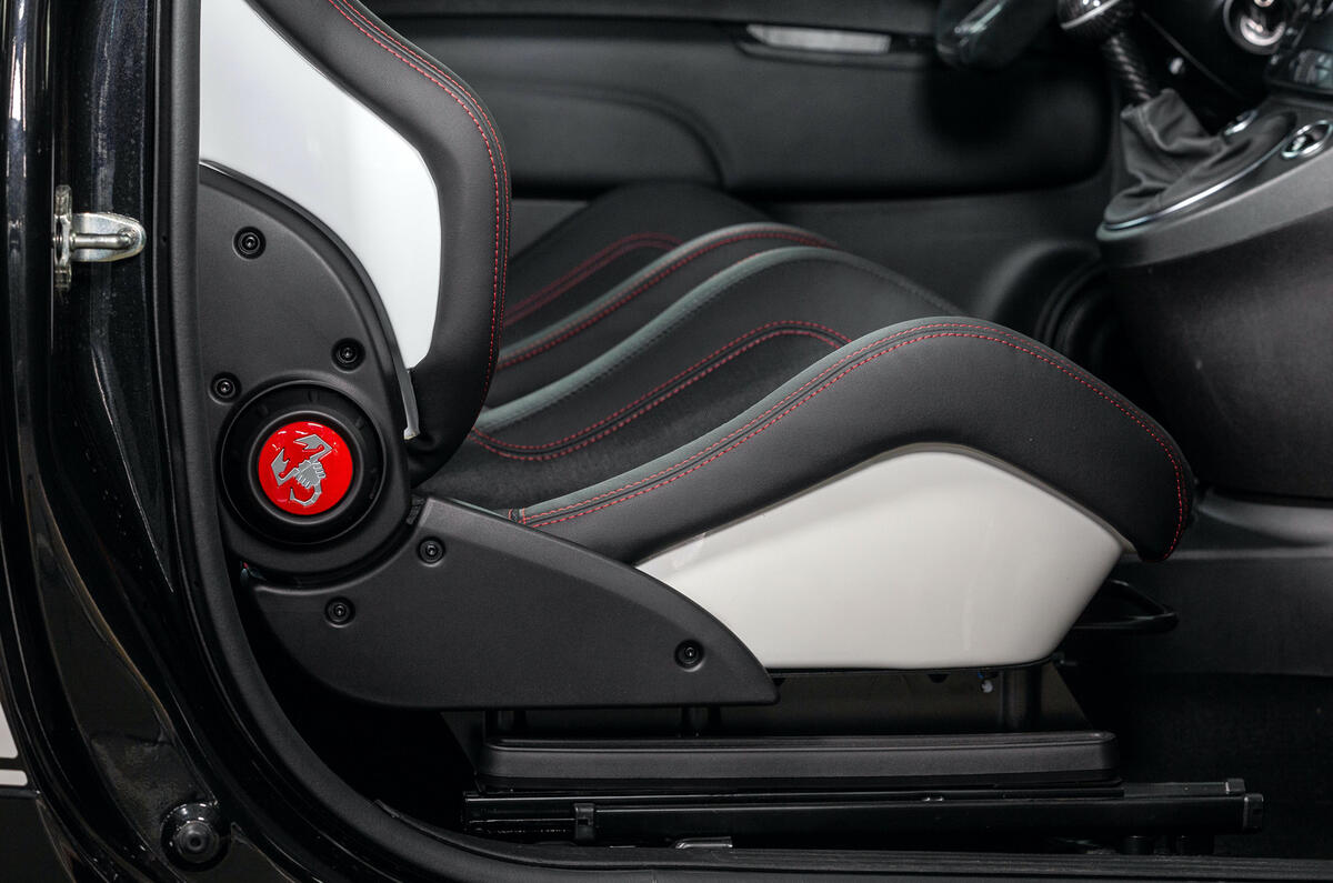 New Abarth 695 Esseesse (14) New Abarth 695 Esseesse (14)