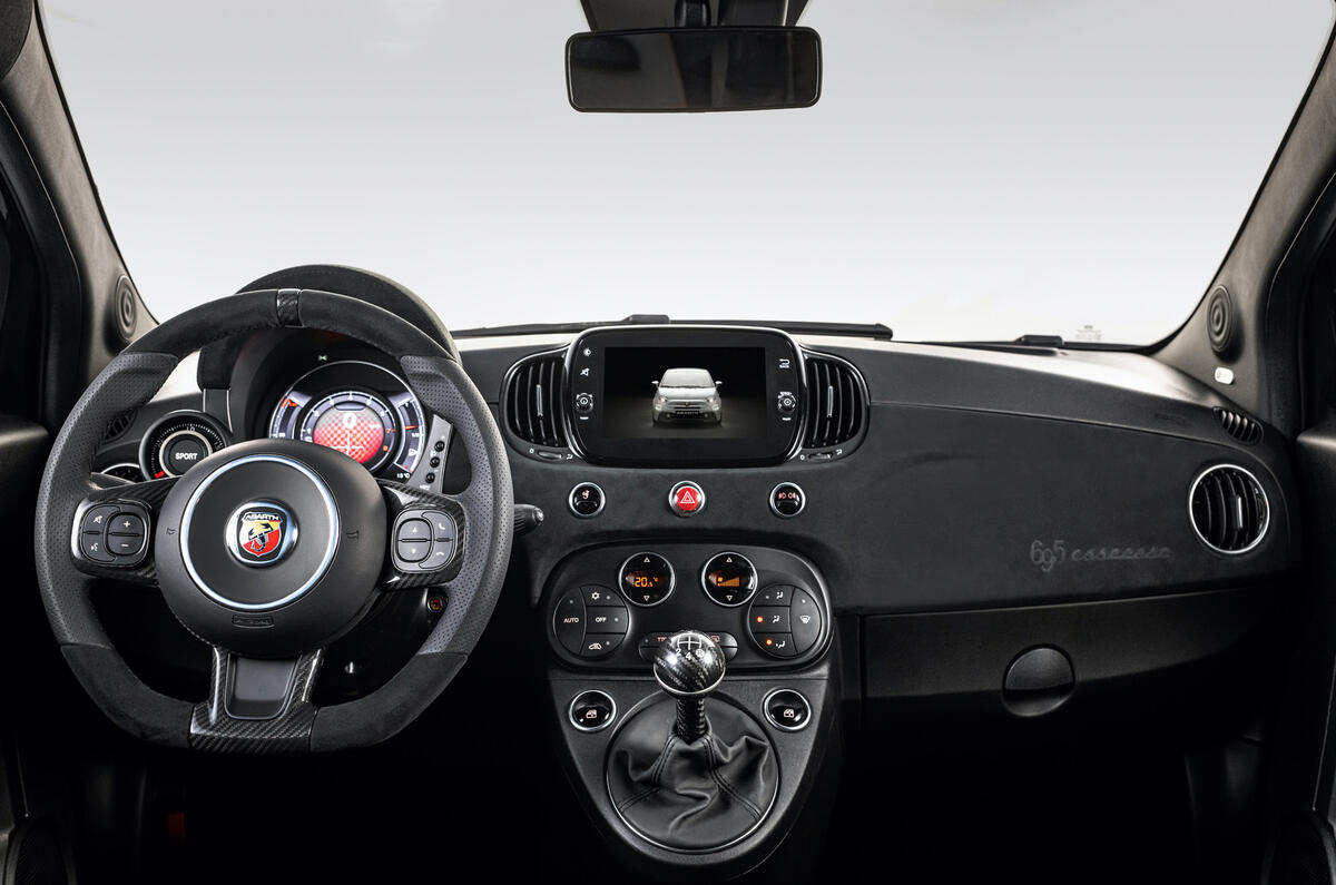 New Abarth 695 Esseesse (16) New Abarth 695 Esseesse (16)