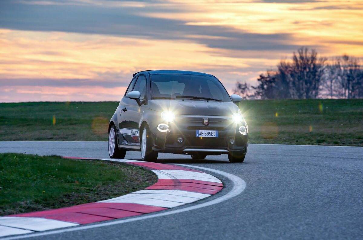 New Abarth 695 Esseesse 95 New Abarth 695 Esseesse 95