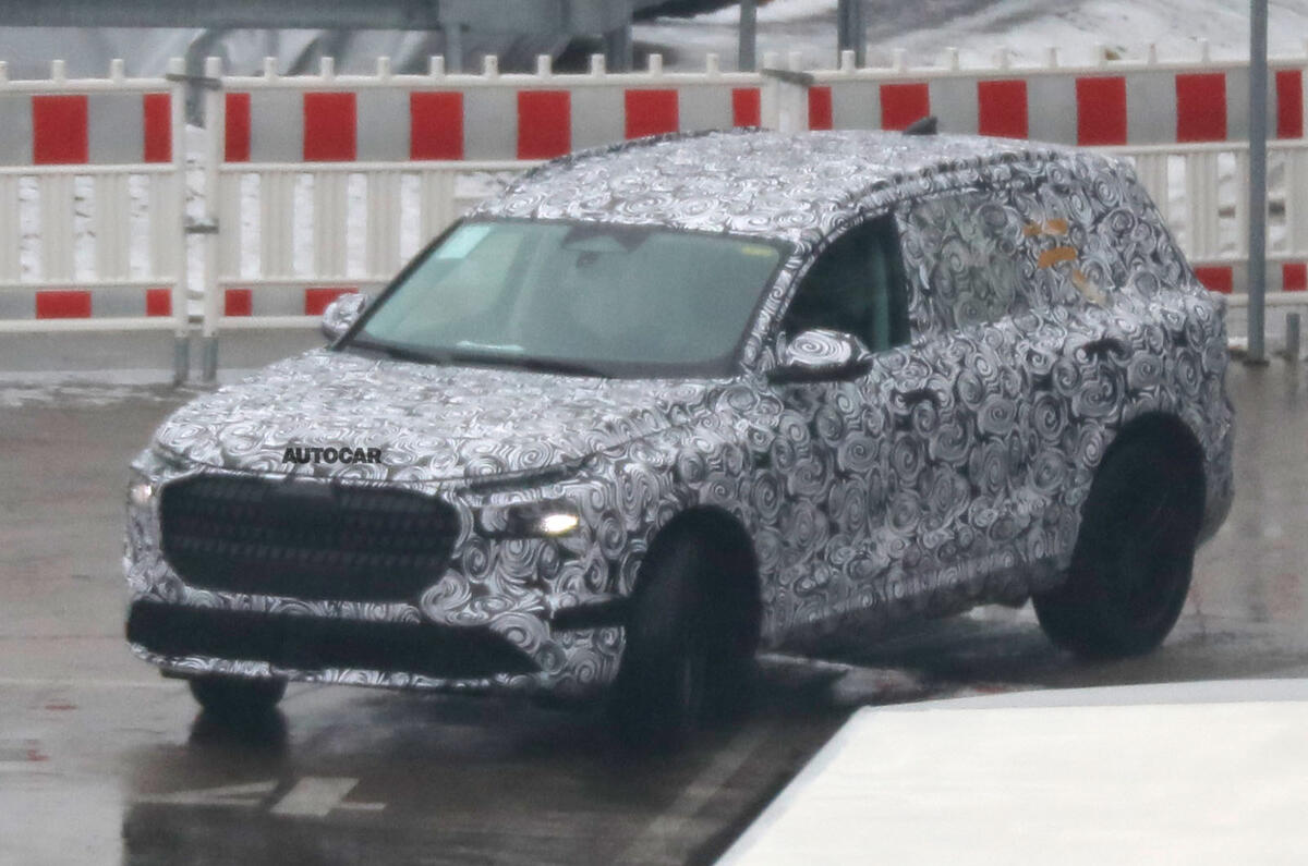 New Audi Q7 front left three quarter