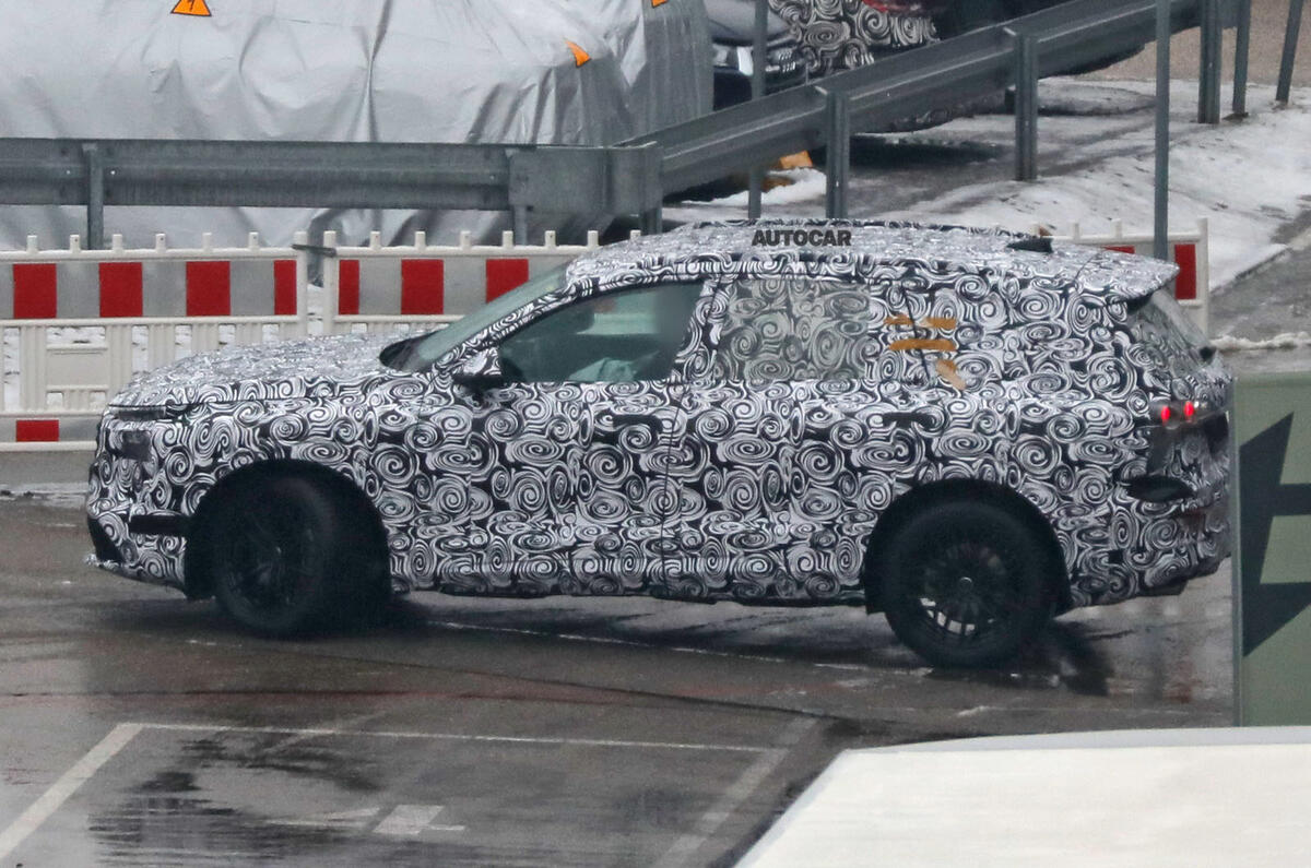 New Audi Q7 side left New Audi Q7 side left