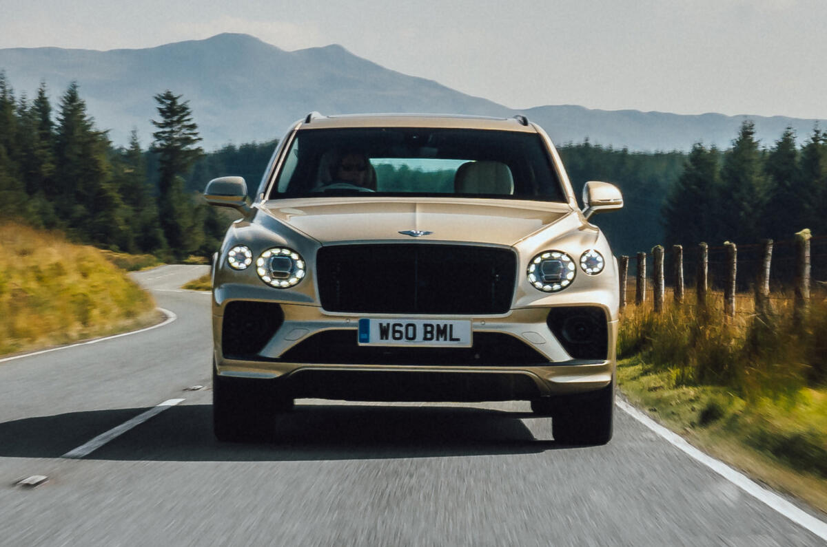 2021 Bentley Bentyaga Hybrid - front 2021 Bentley Bentyaga Hybrid - front
