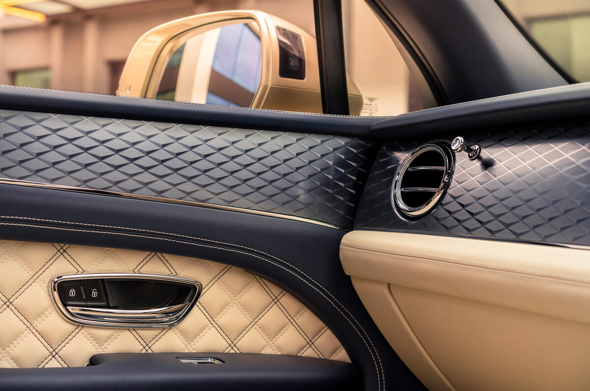 2021 Bentley Bentyaga Hybrid - detail  2021 Bentley Bentyaga Hybrid - detail