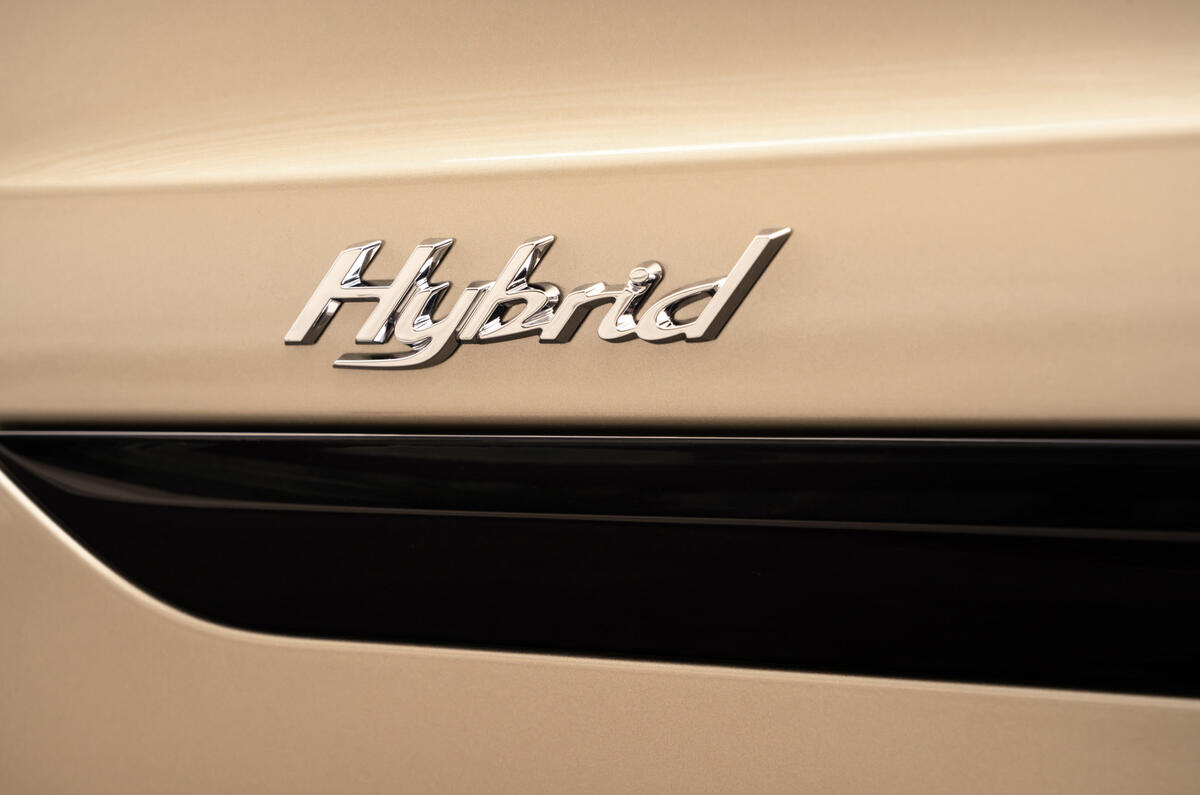 2021 Bentley Bentyaga Hybrid - hybrid badge 2021 Bentley Bentyaga Hybrid - hybrid badge