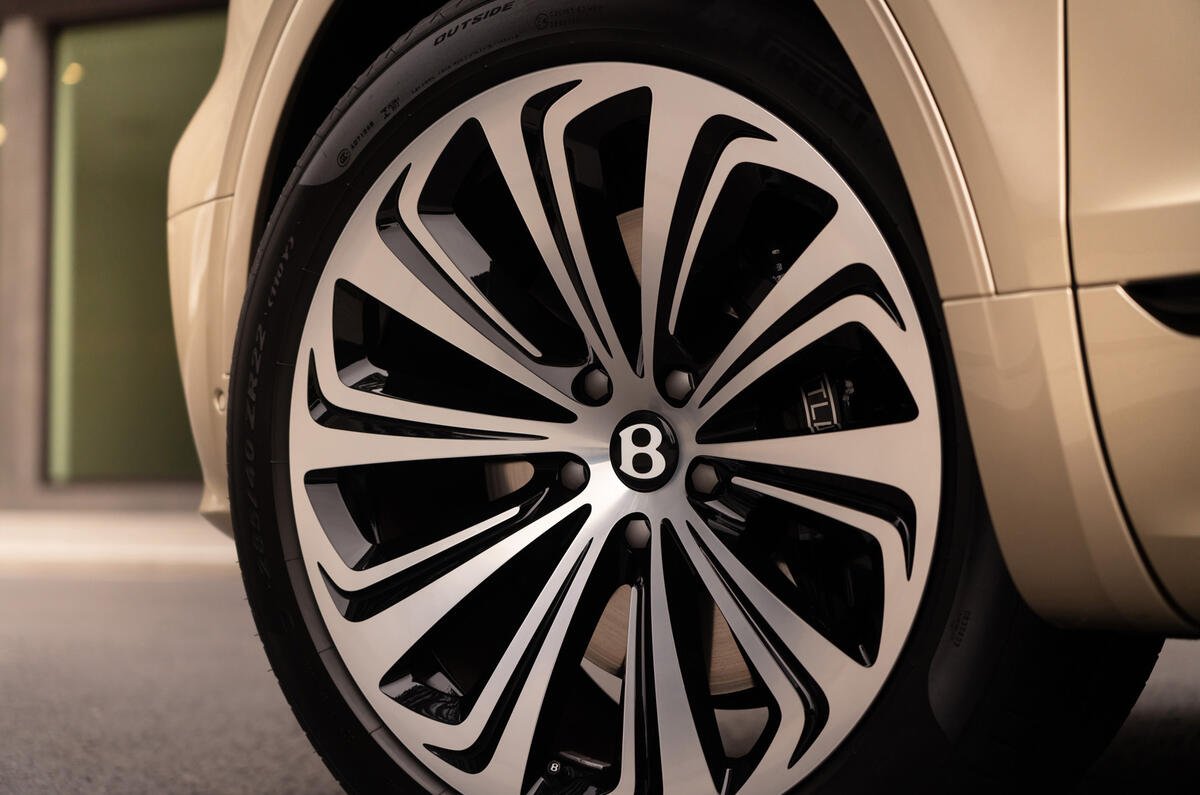 2021 Bentley Bentyaga Hybrid - wheel 2021 Bentley Bentyaga Hybrid - wheel
