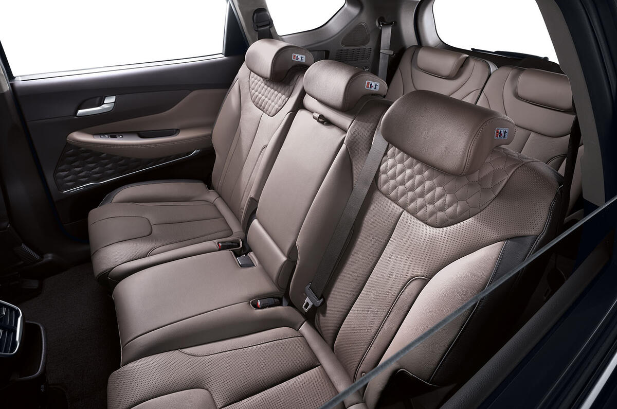Hyundai Santa Fe revealed ahead of Geneva motor show debut