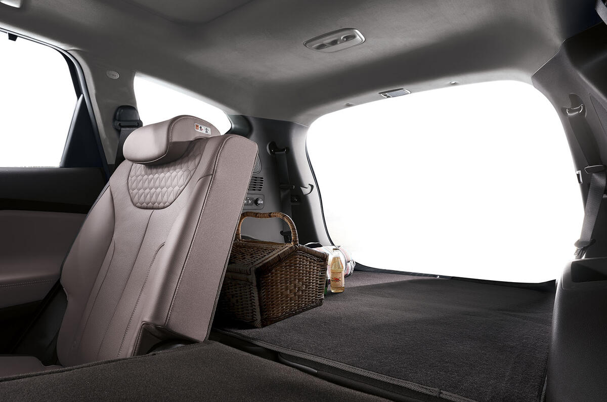 Hyundai Santa Fe revealed ahead of Geneva motor show debut