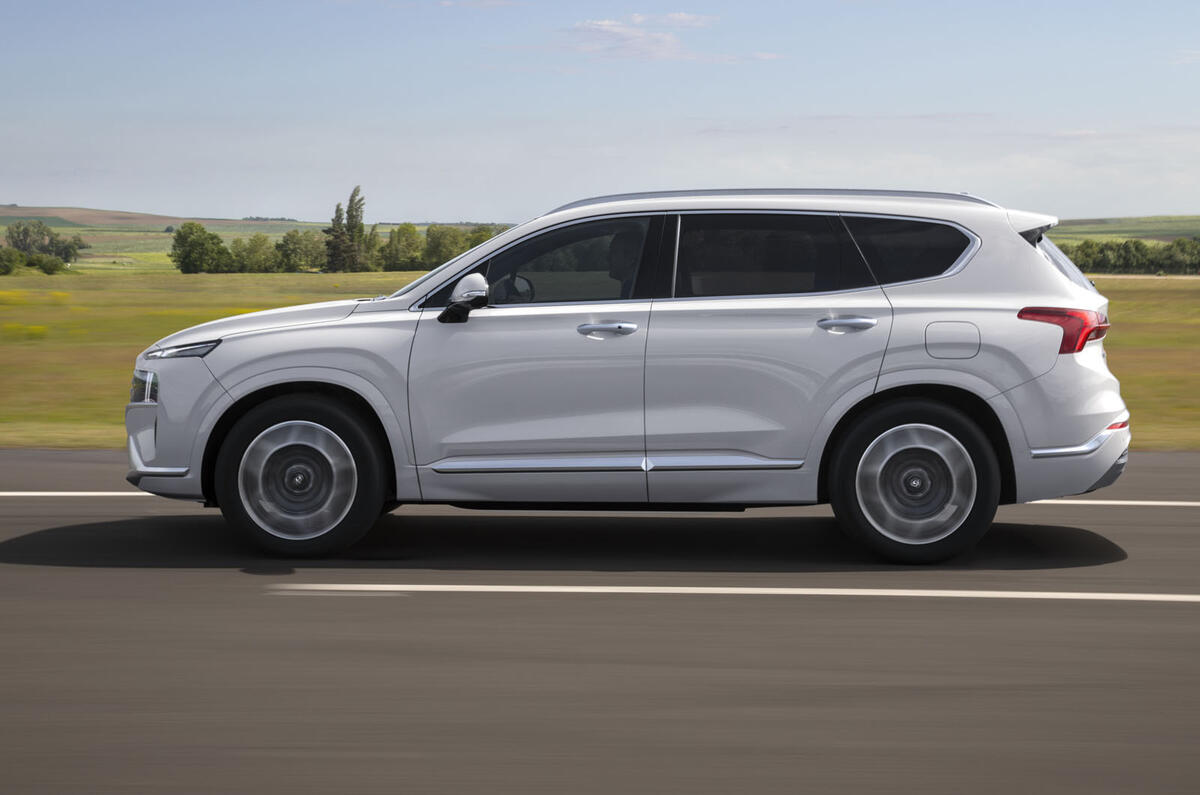 2020 Hyundai Santa Fe - side