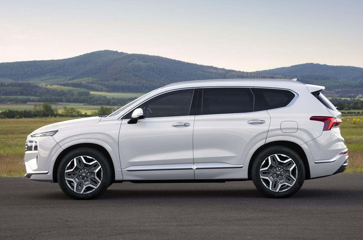 2020 Hyundai Santa Fe - side