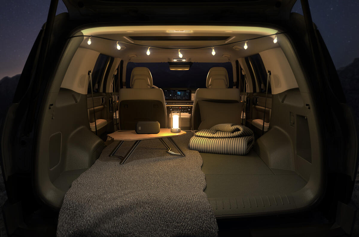 New Hyundai Santa Fe boot camping New Hyundai Santa Fe boot camping