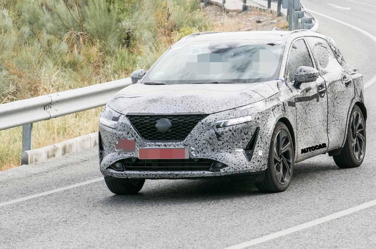 Nissan Qashqai spyshot front Nissan Qashqai spyshot front