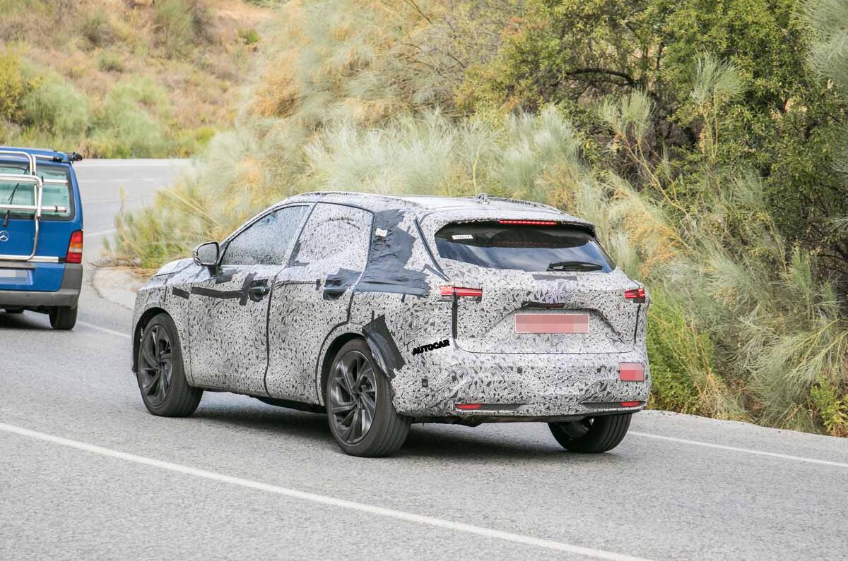 Nissan Qashqai spyshot rear 3/4 Nissan Qashqai spyshot rear 3.4