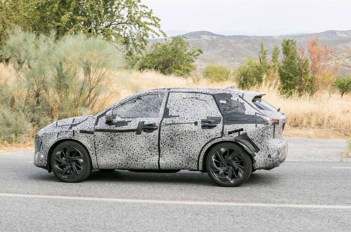 Nissan Qashqai spyshot side rear Nissan Qashqai spyshot side rear