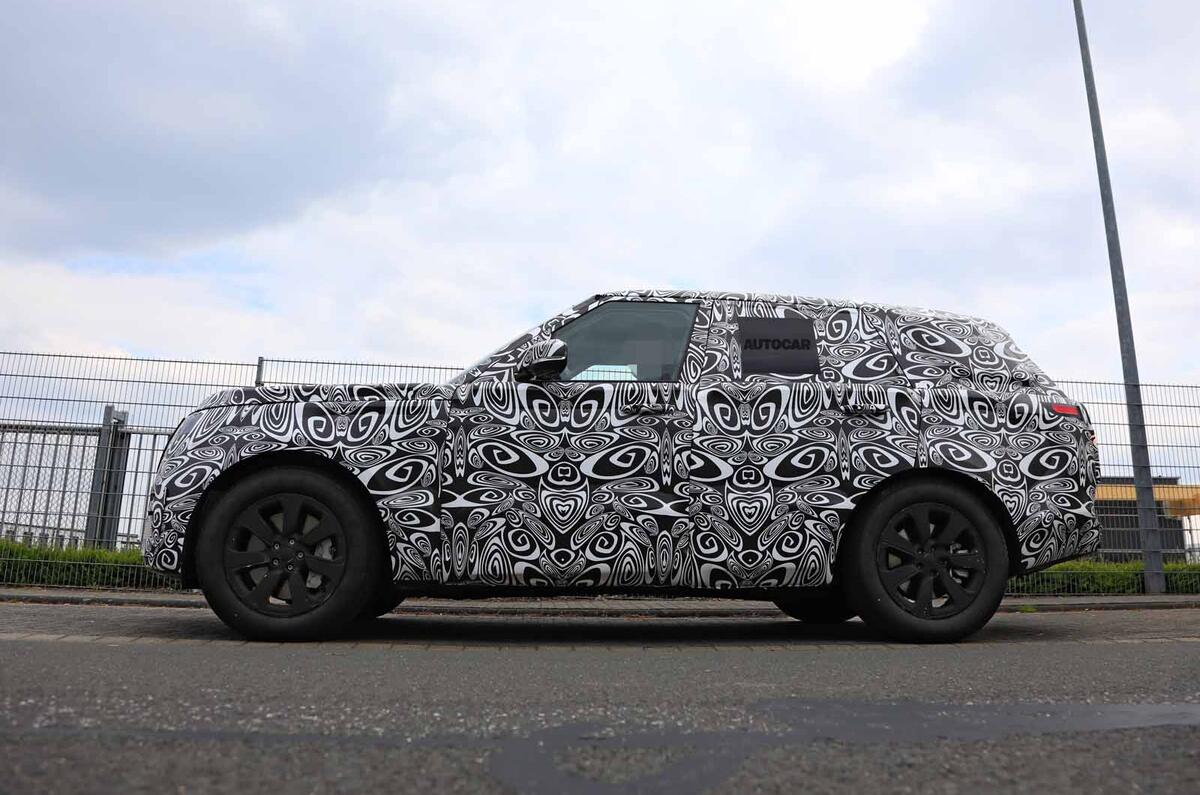 New Range Rover spyshot side New Range Rover spyshot side