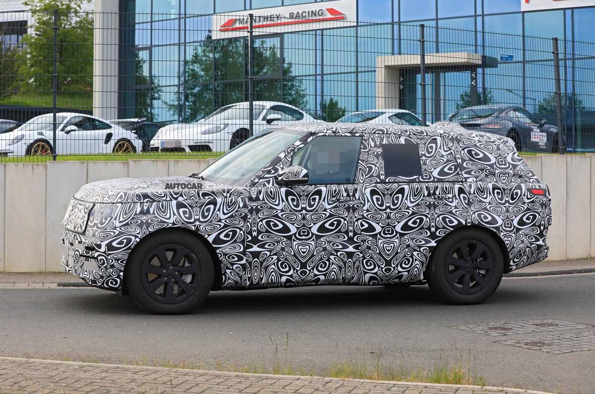 New Range Rover spyshot side 2 New Range Rover spyshot side 2§