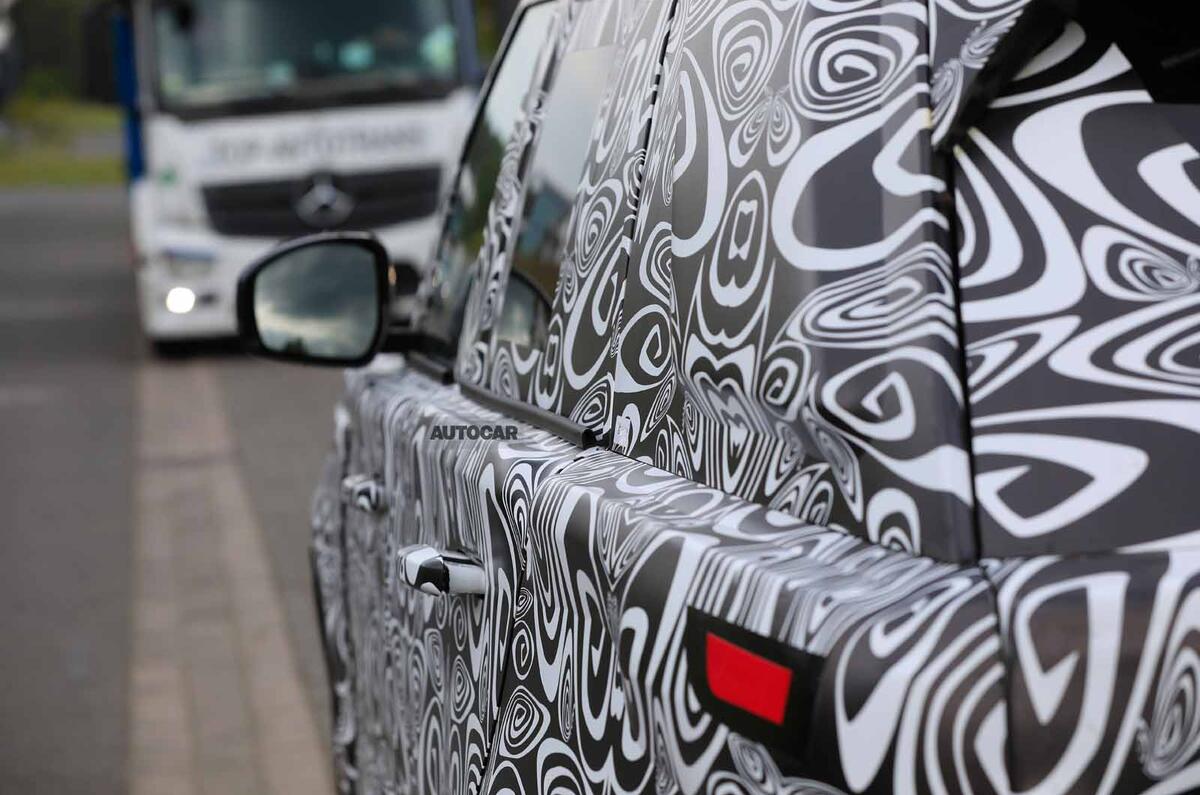 New Range Rover spyshot windowline New Range Rover spyshot windowline