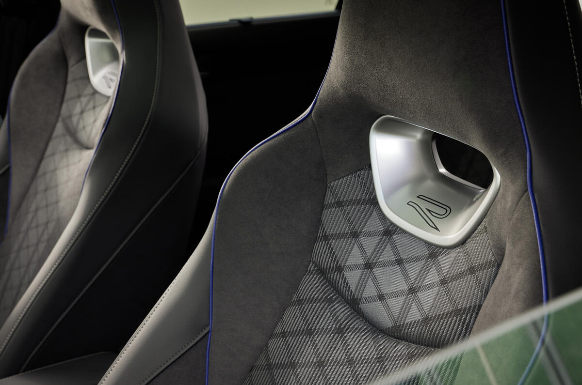 New Volkswagen Passat R seats New Volkswagen Passat R seats