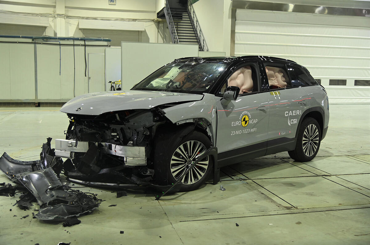 Nio EL7 front lead crash