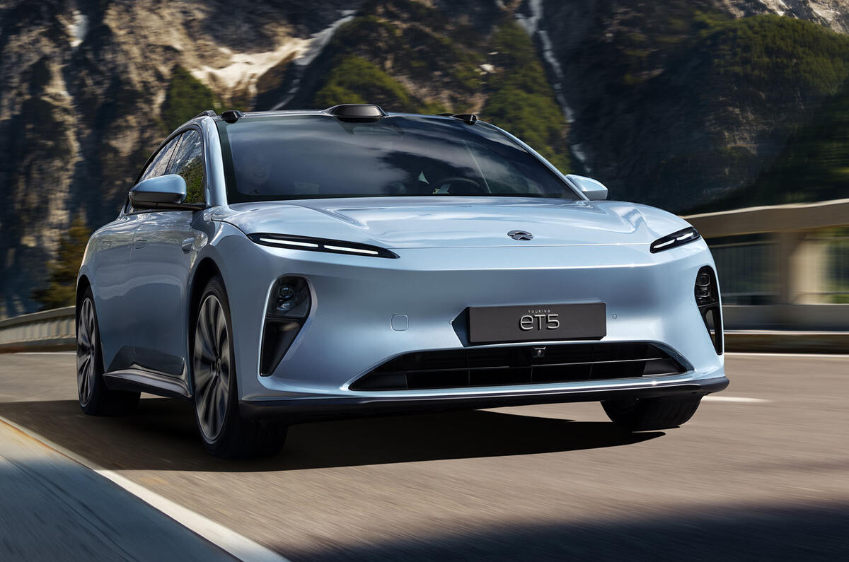 NIO ET5 Touring Exterior front three quarter 2 NIO ET5 Touring Exterior front three quarter 2