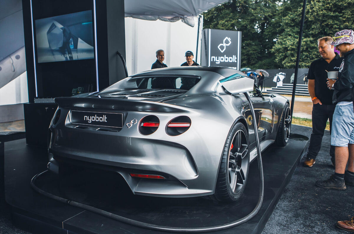 niobolt elise 4 niobolt elise 4