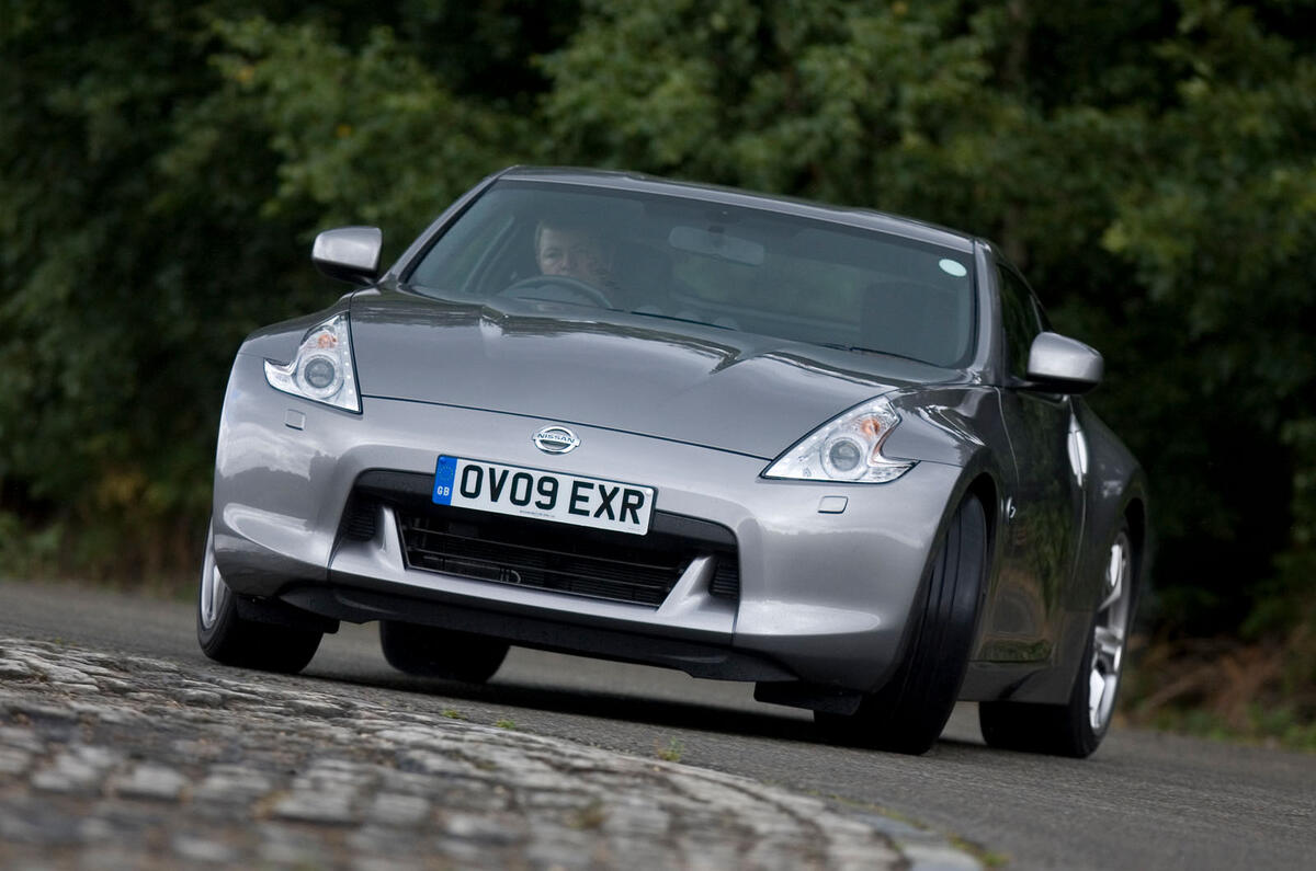 Nissan 370Z front quarter powersliding