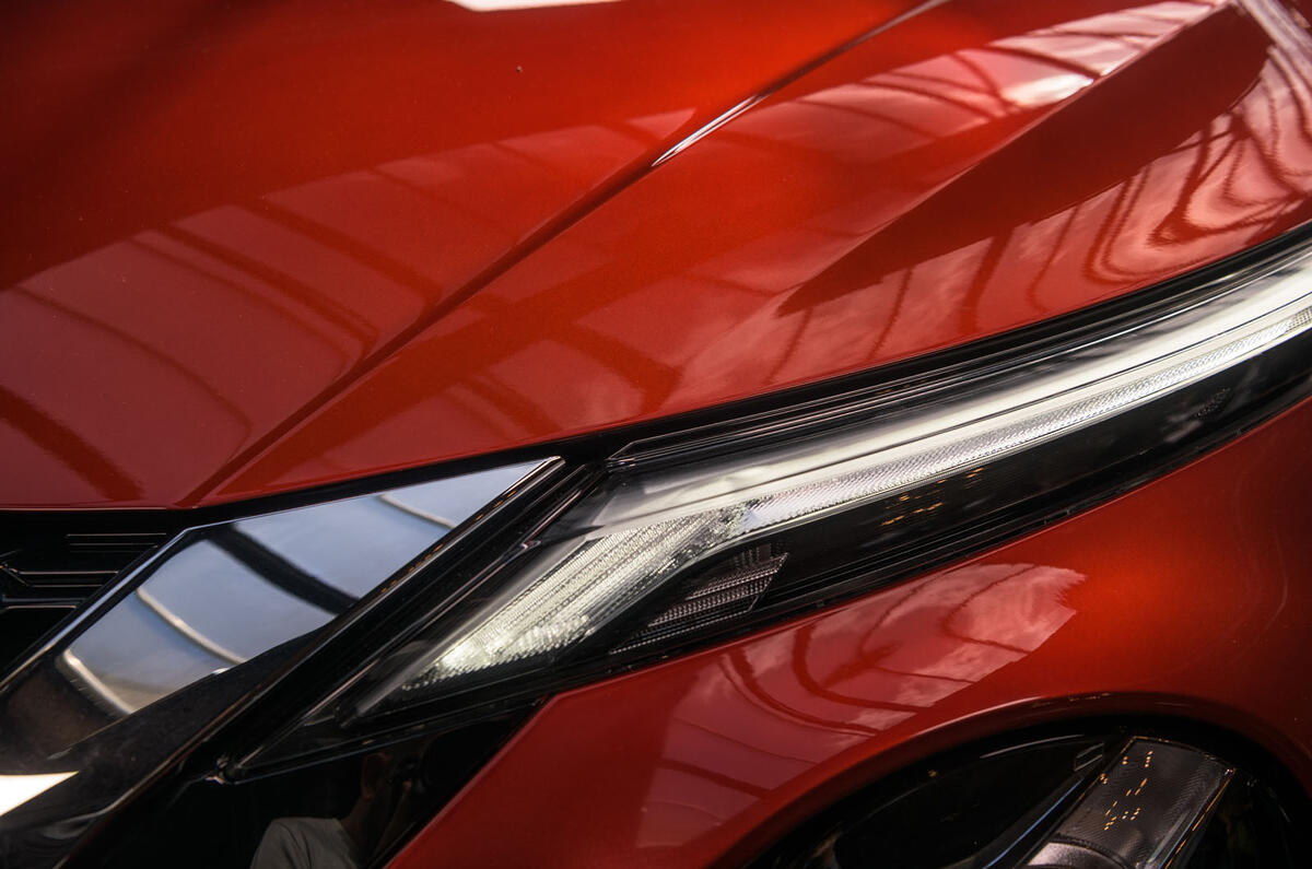 2020 Nissan Juke - headlight detail