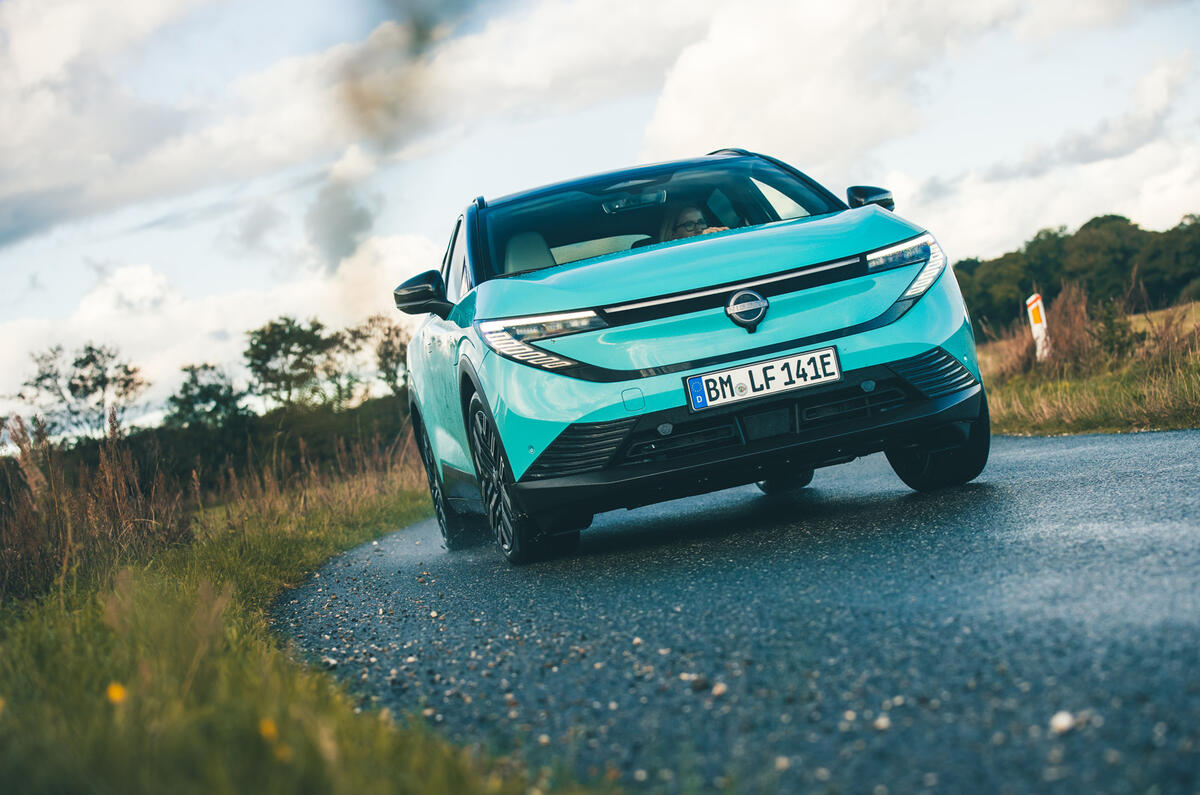 nissan leaf vs kia ev4 vs skoda elroq 2025 jh a 18