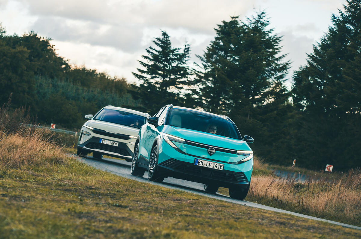 nissan leaf vs kia ev4 vs skoda elroq 2025 jh a 4 1600x1067 4d81bf67 301d 4d2c a78e c66b97ba0198