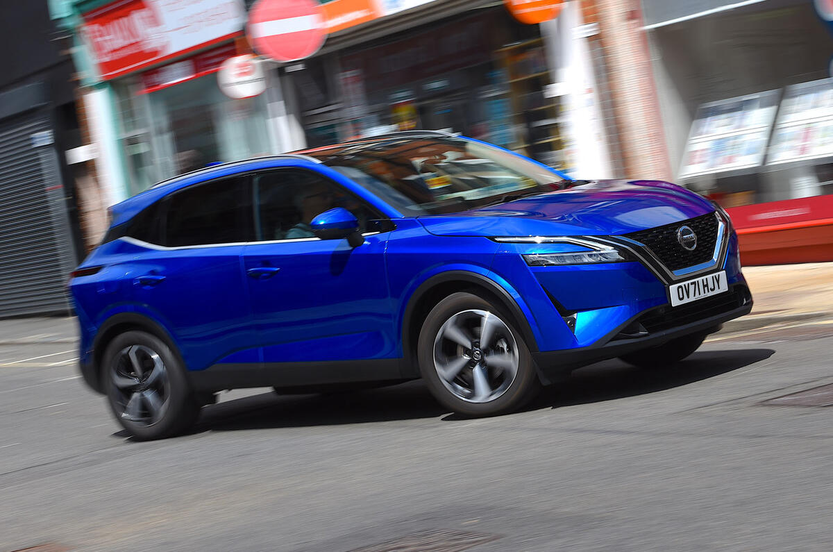 Nissan Qashqai 2022 front quarter cornering