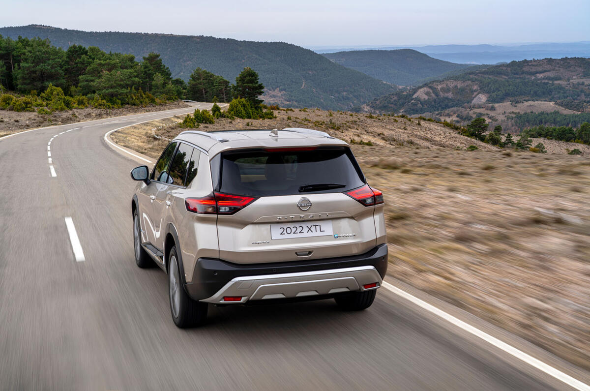 Nissan X Trail 2022 rear tracking Nissan X Trail 2022 rear tracking