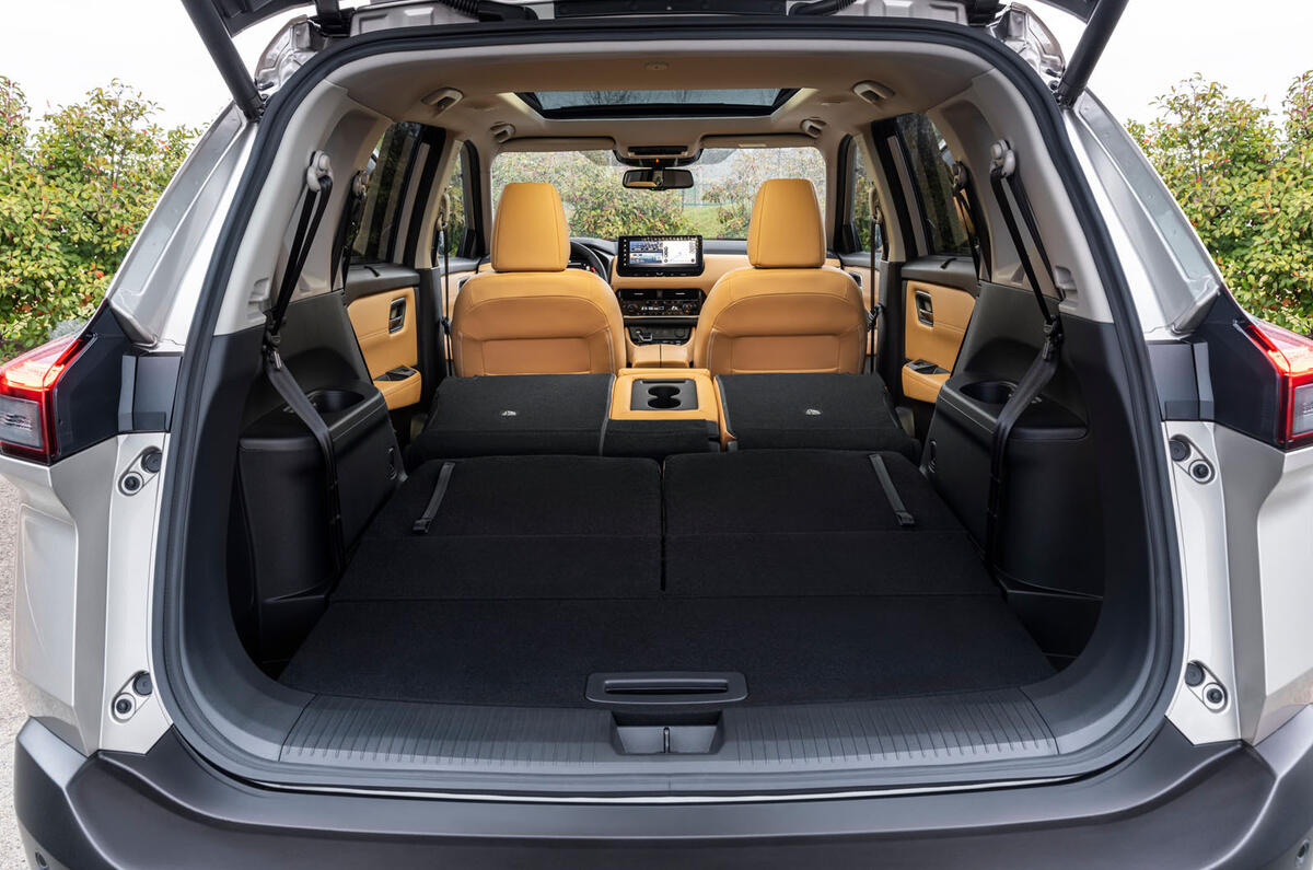 Nissan X Trail 2022 seats down Nissan X Trail 2022 seats down