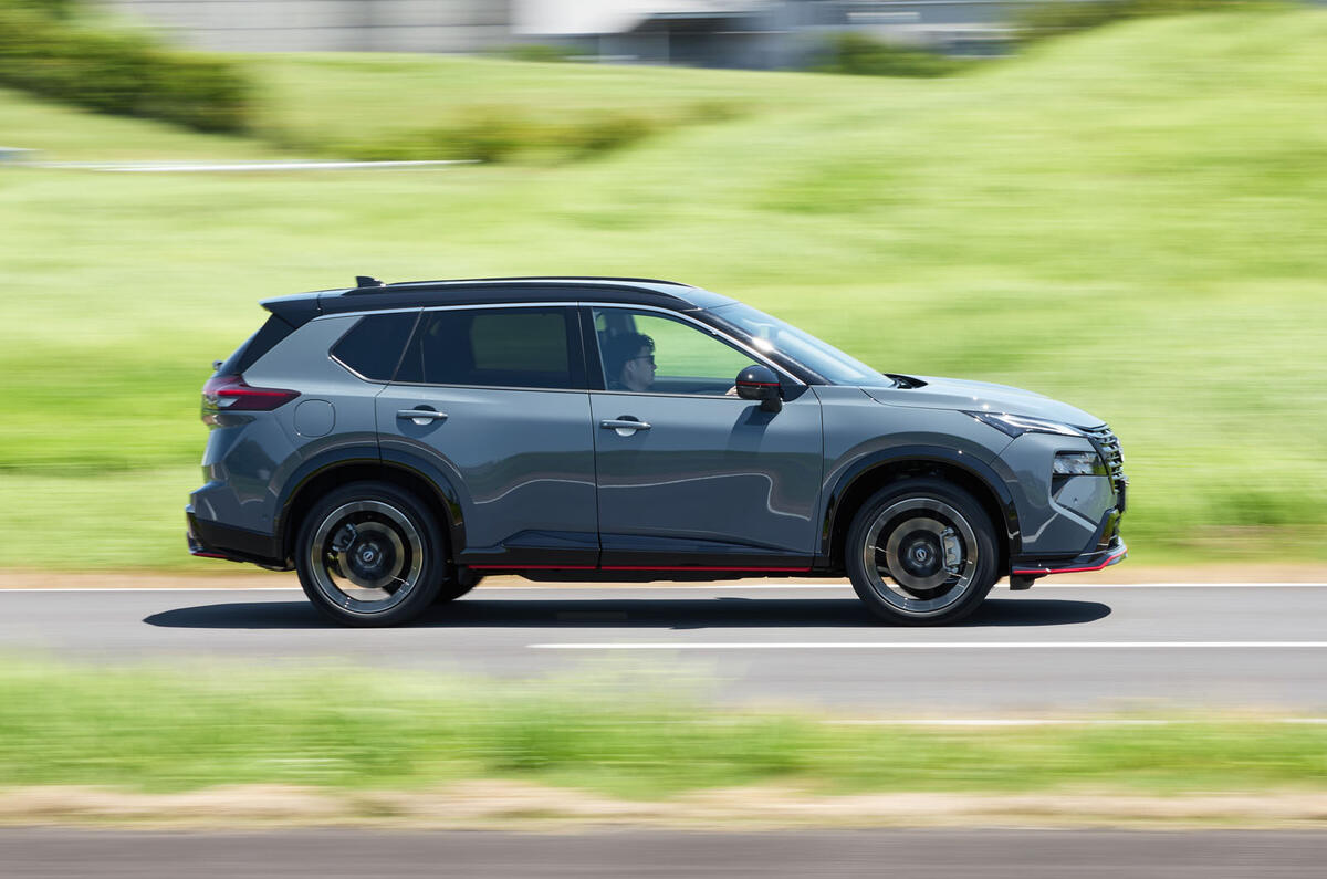 Nissan X Trail Nismo Japan side tracking