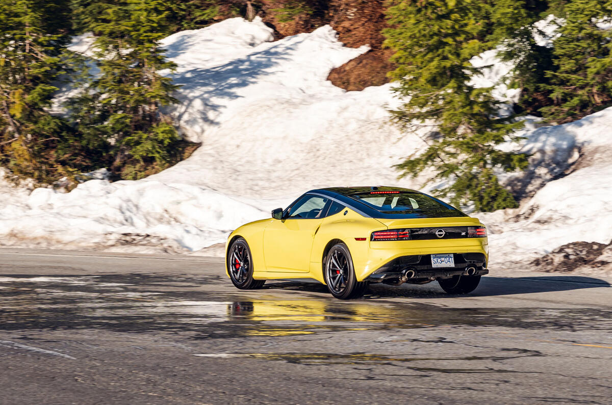 Nissan Z rear quarter tracking Nissan Z rear quarter tracking