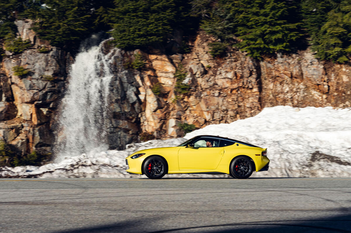 Nissan Z side tracking Nissan Z side tracking