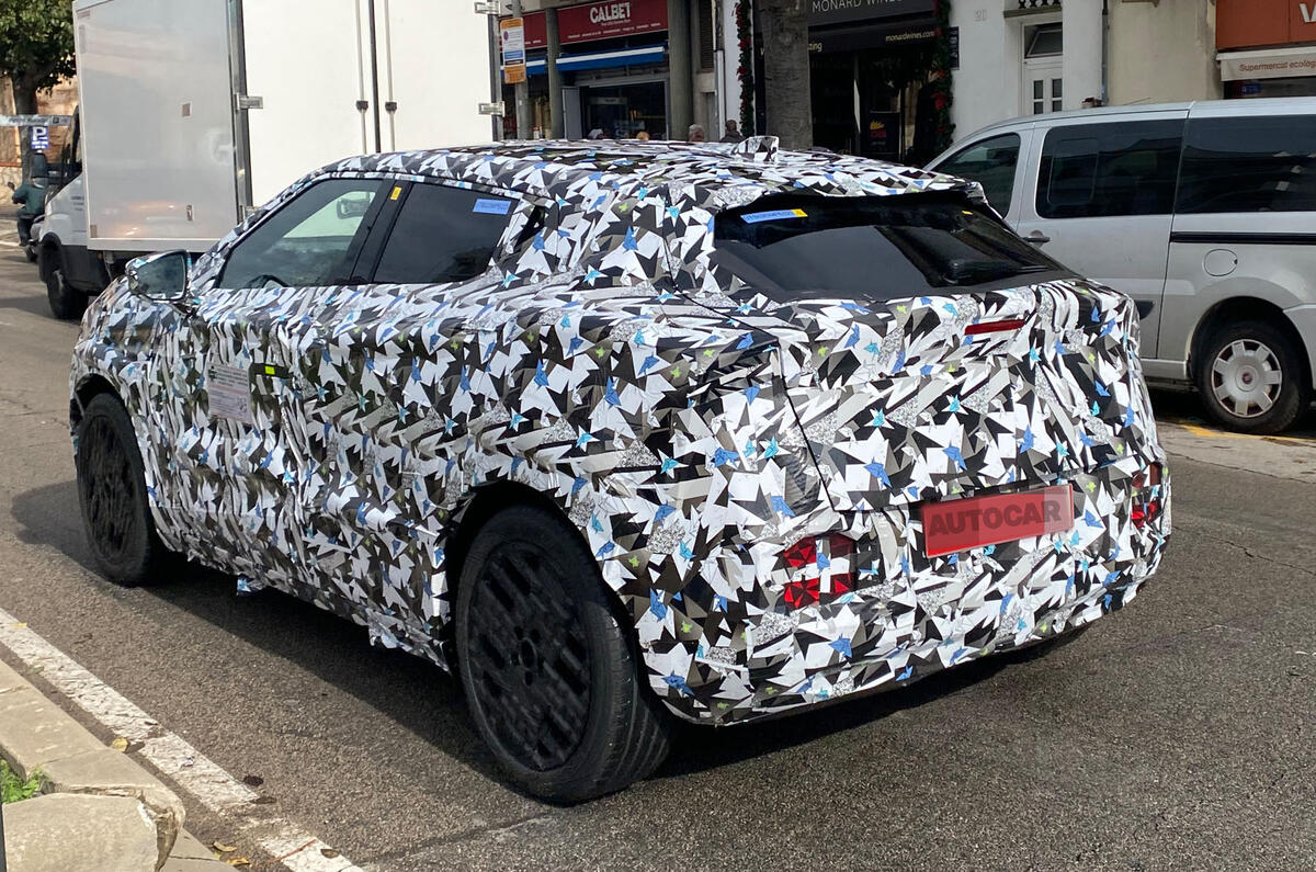 Nissan Juke spy shot rear 3 4