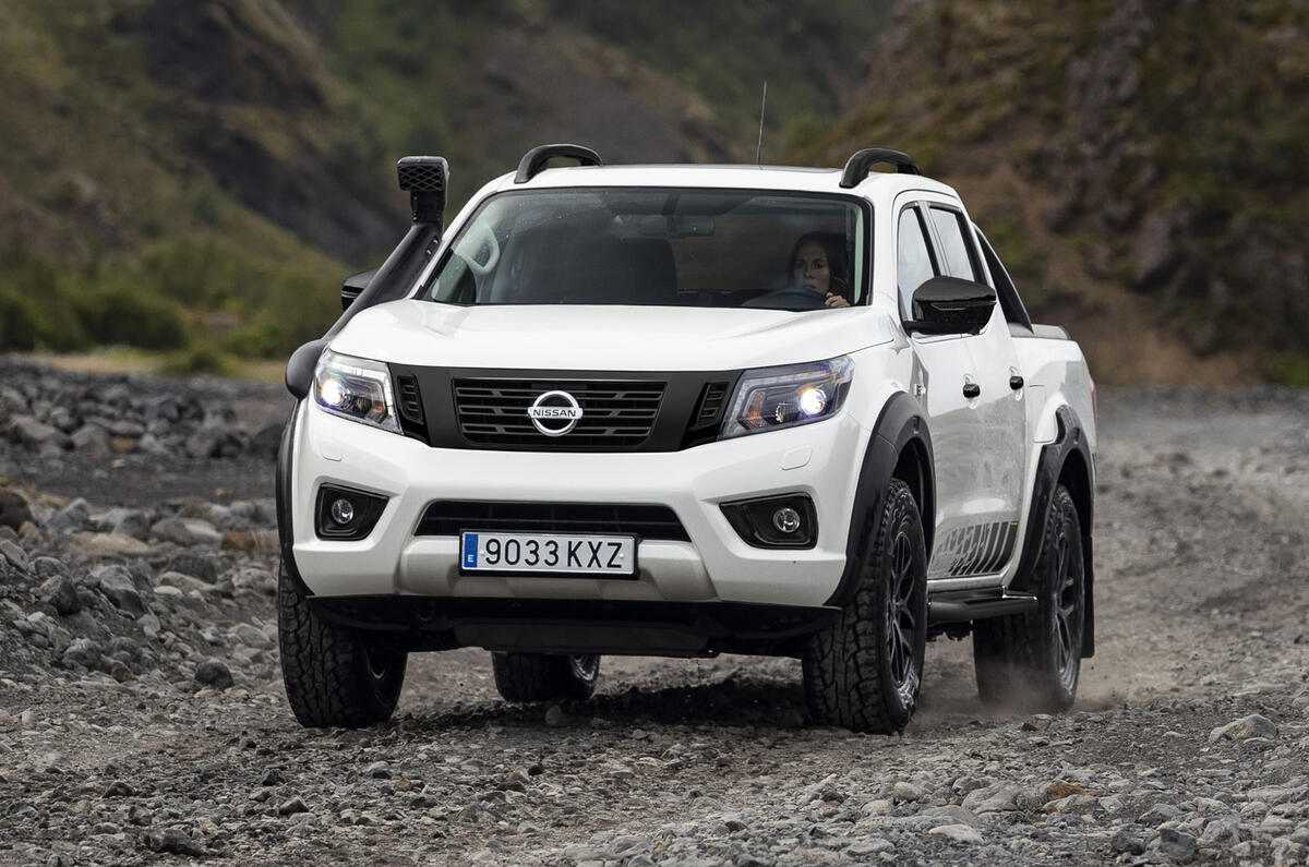 2020 Nissan Navara AT32 - front
