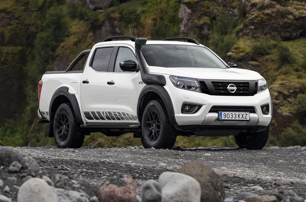 2020 Nissan Navara AT32 - static front