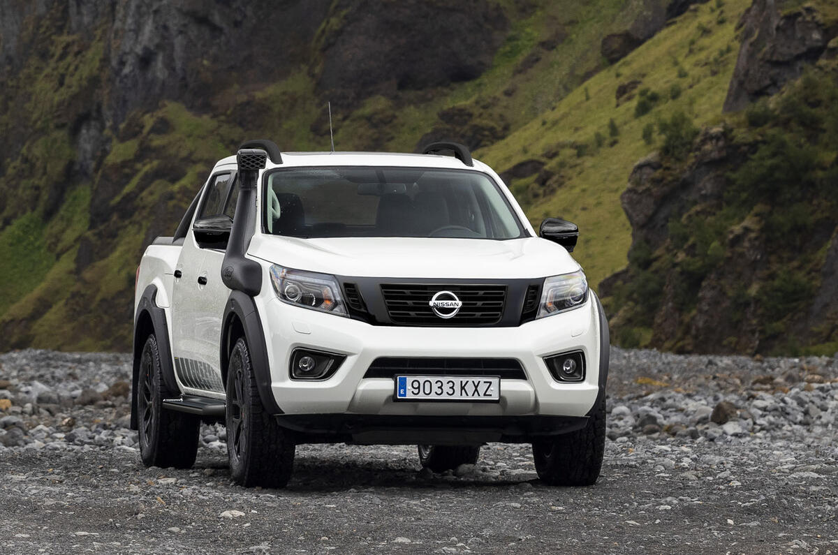 2020 Nissan Navara AT32 - static front