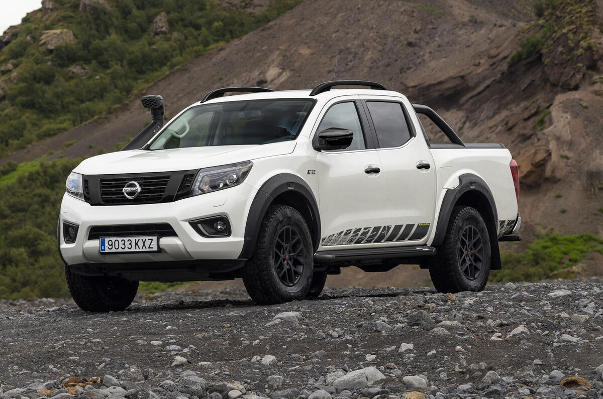 2020 Nissan Navara AT32 - static front