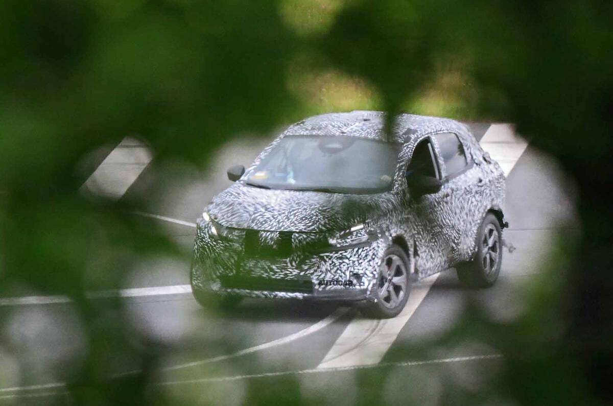 Nissan Qashqai spyshot front Nissan Qashqai spyshot front